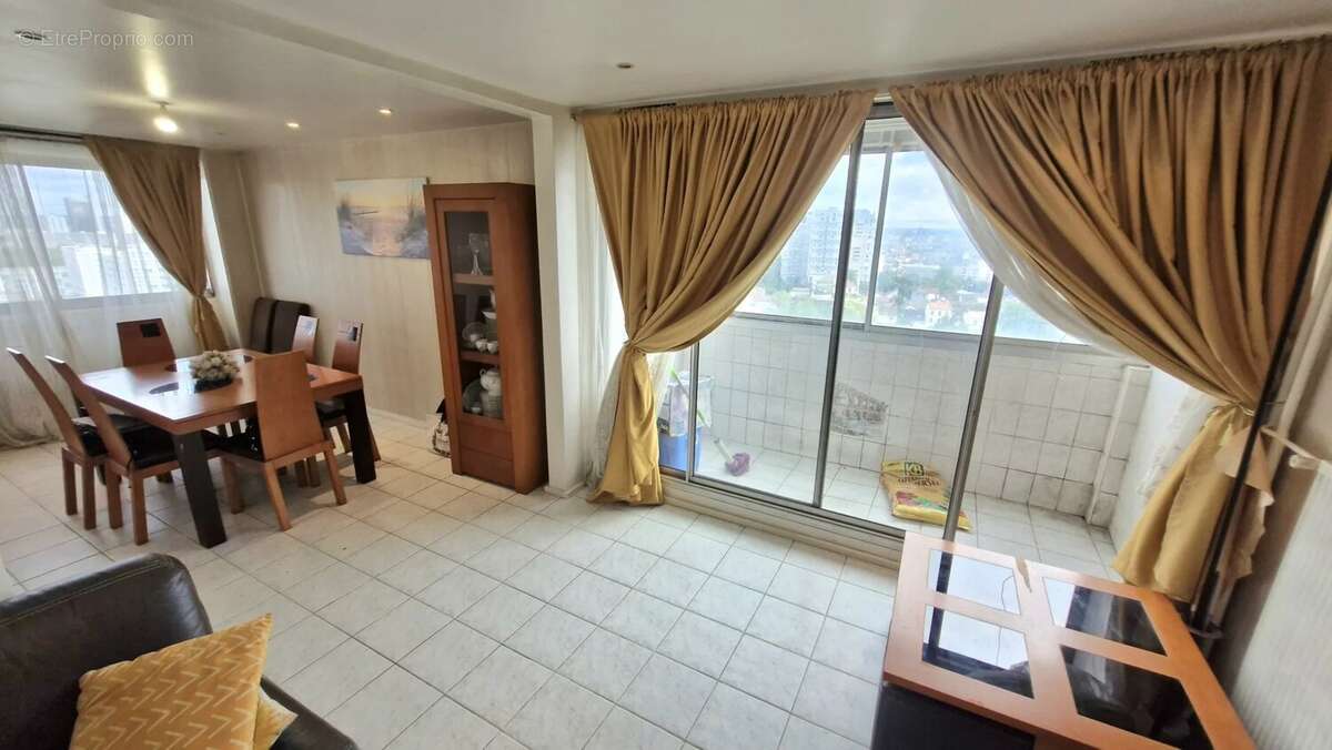 Appartement à COLOMBES