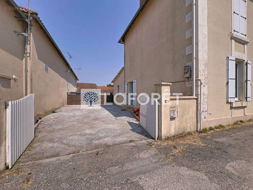 Maison à LA FERRIERE-EN-PARTHENAY