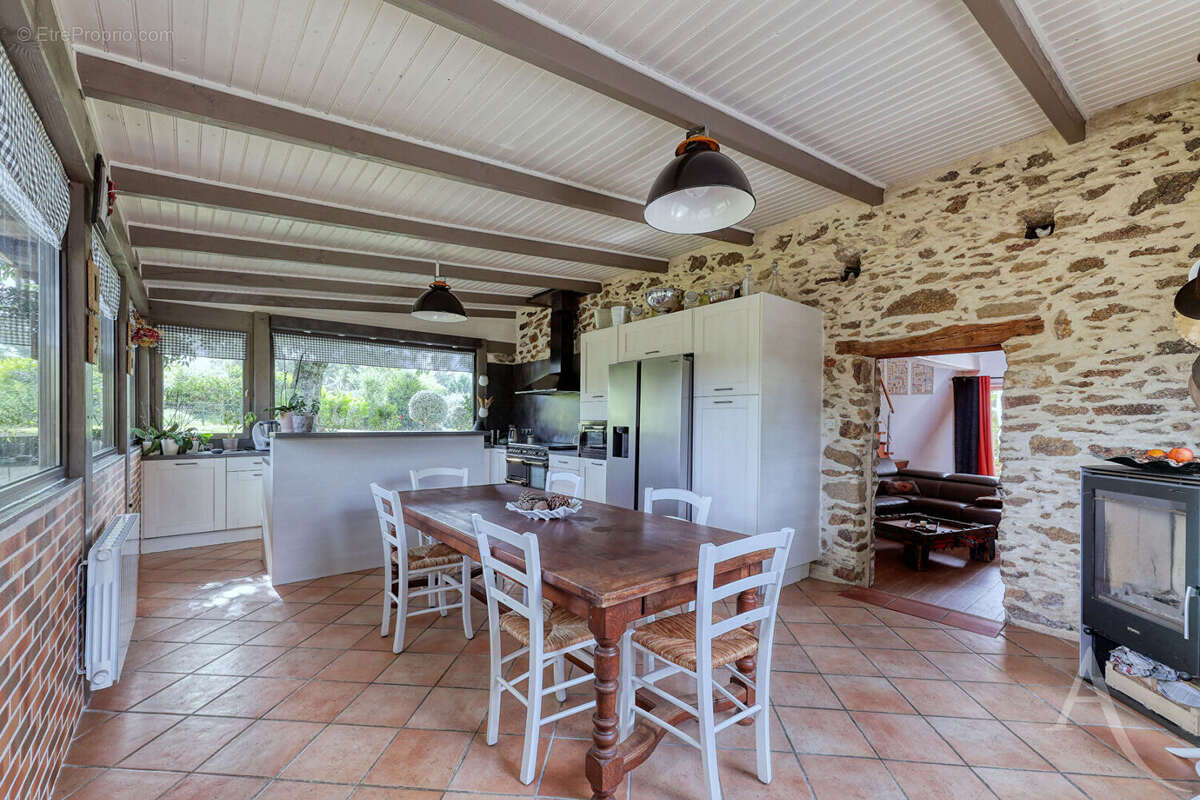 Maison à SAINT-ETIENNE-DU-BOIS