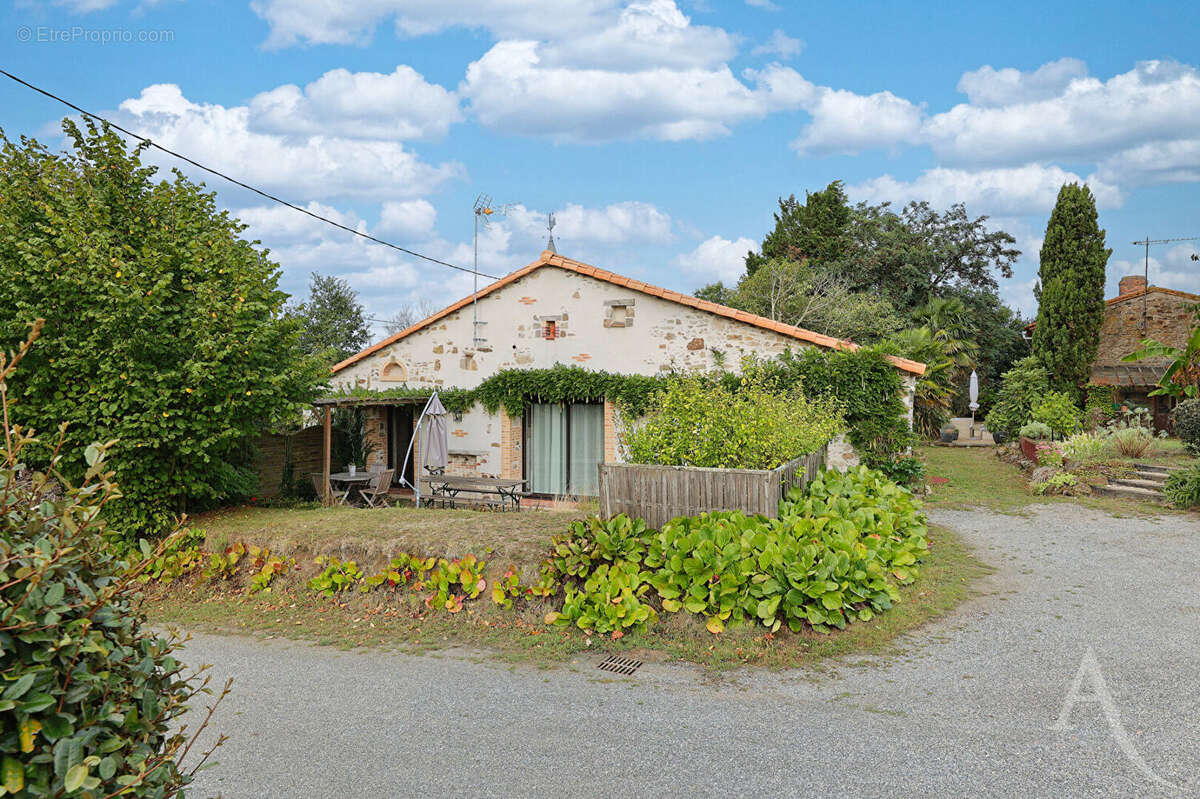 Maison à SAINT-ETIENNE-DU-BOIS