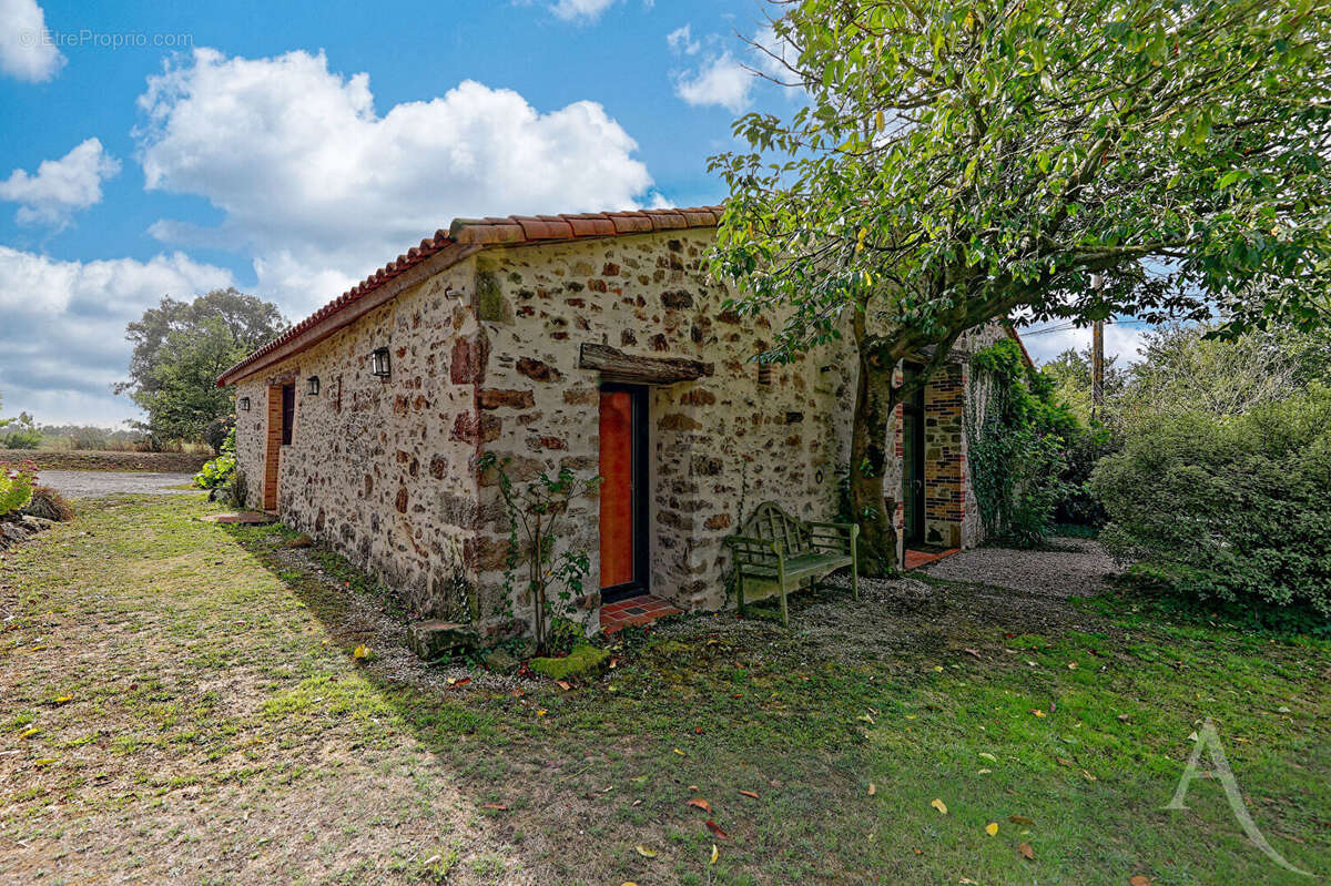 Maison à SAINT-ETIENNE-DU-BOIS