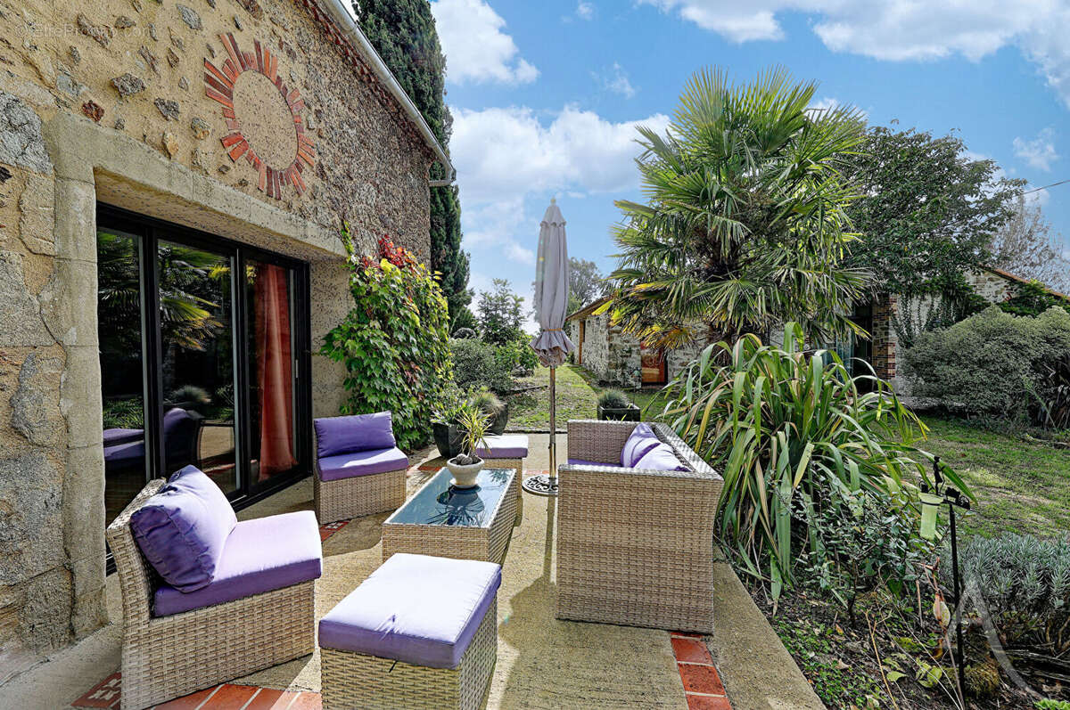 Maison à SAINT-ETIENNE-DU-BOIS