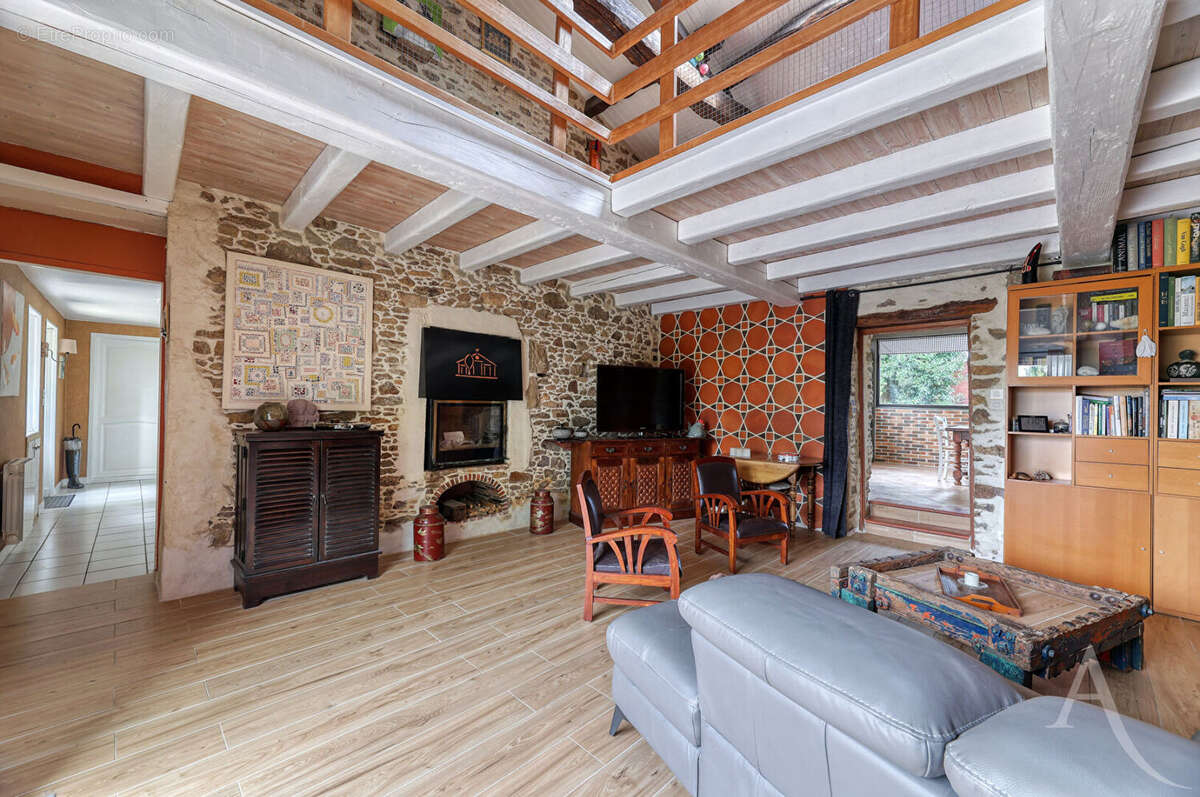 Maison à SAINT-ETIENNE-DU-BOIS