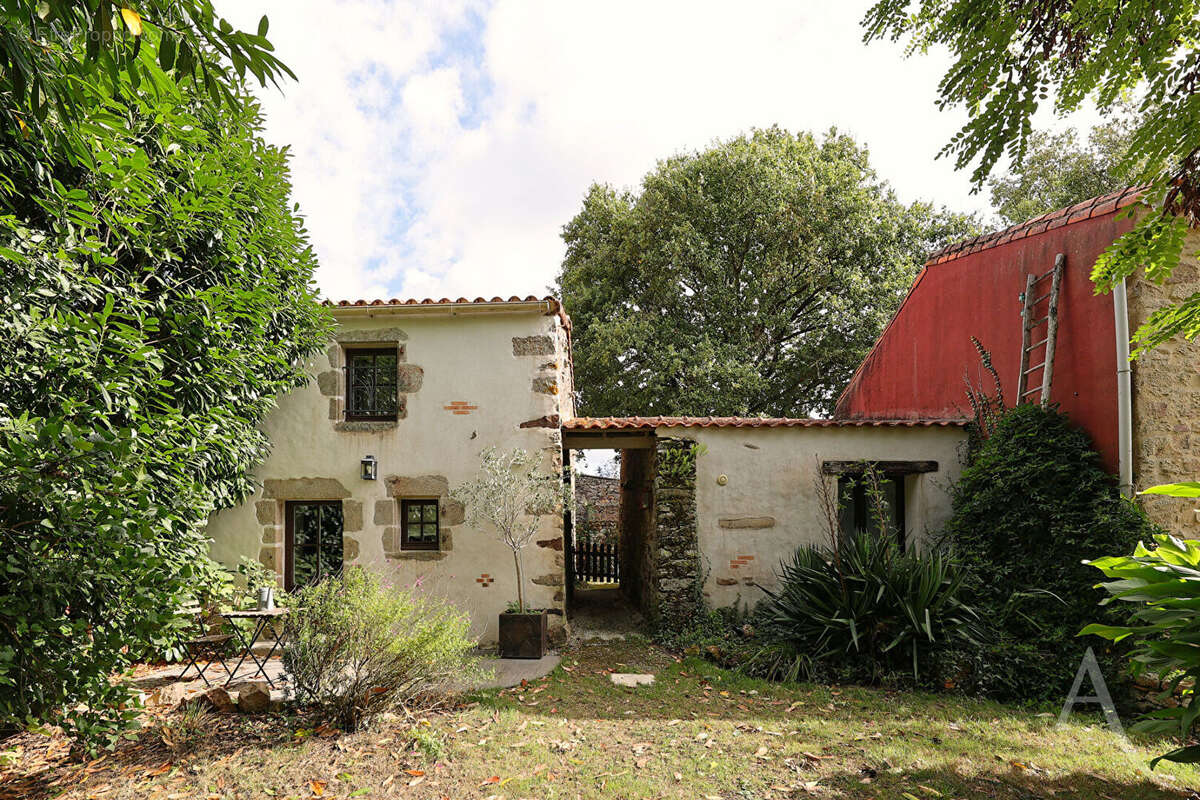 Maison à SAINT-ETIENNE-DU-BOIS