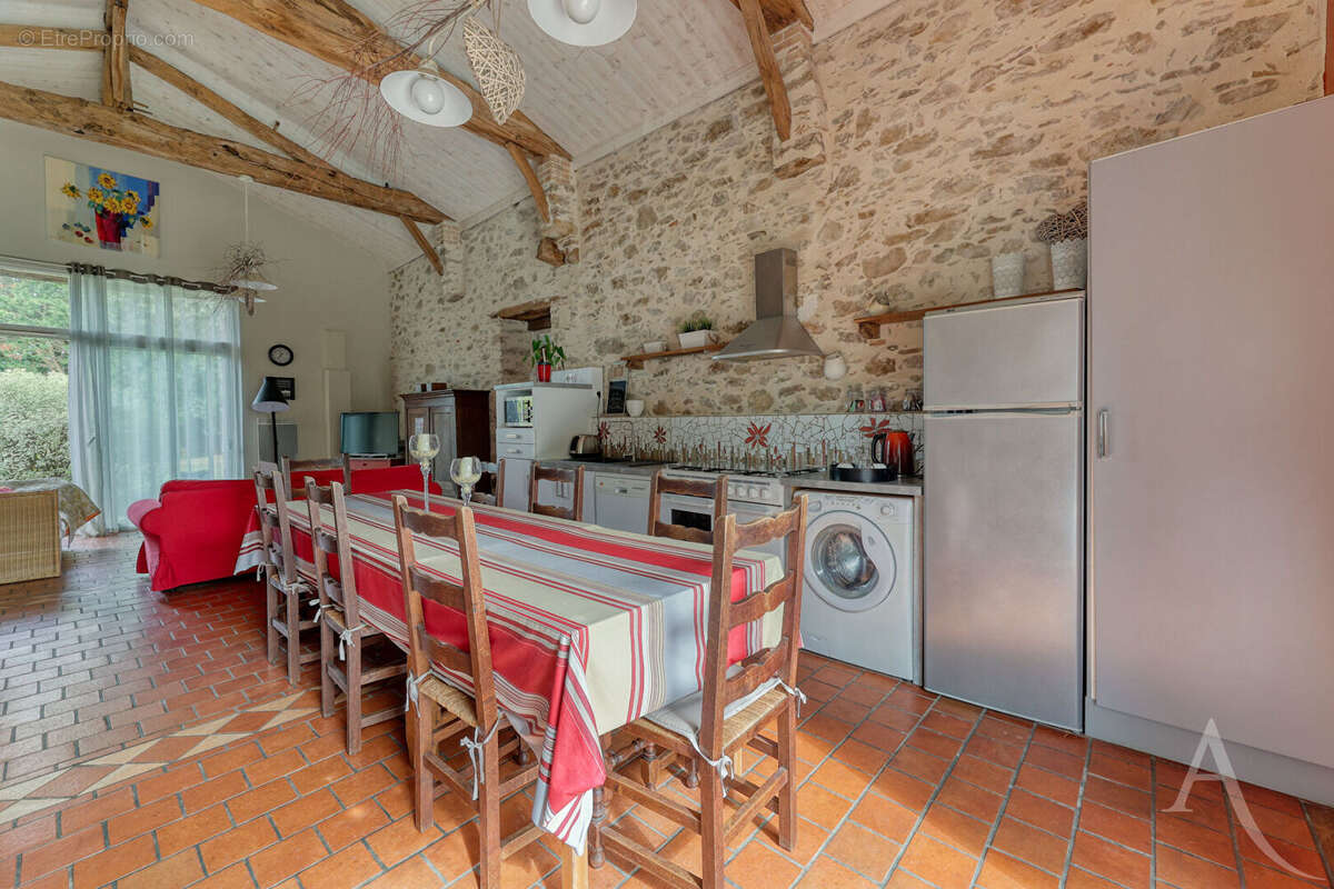 Maison à SAINT-ETIENNE-DU-BOIS