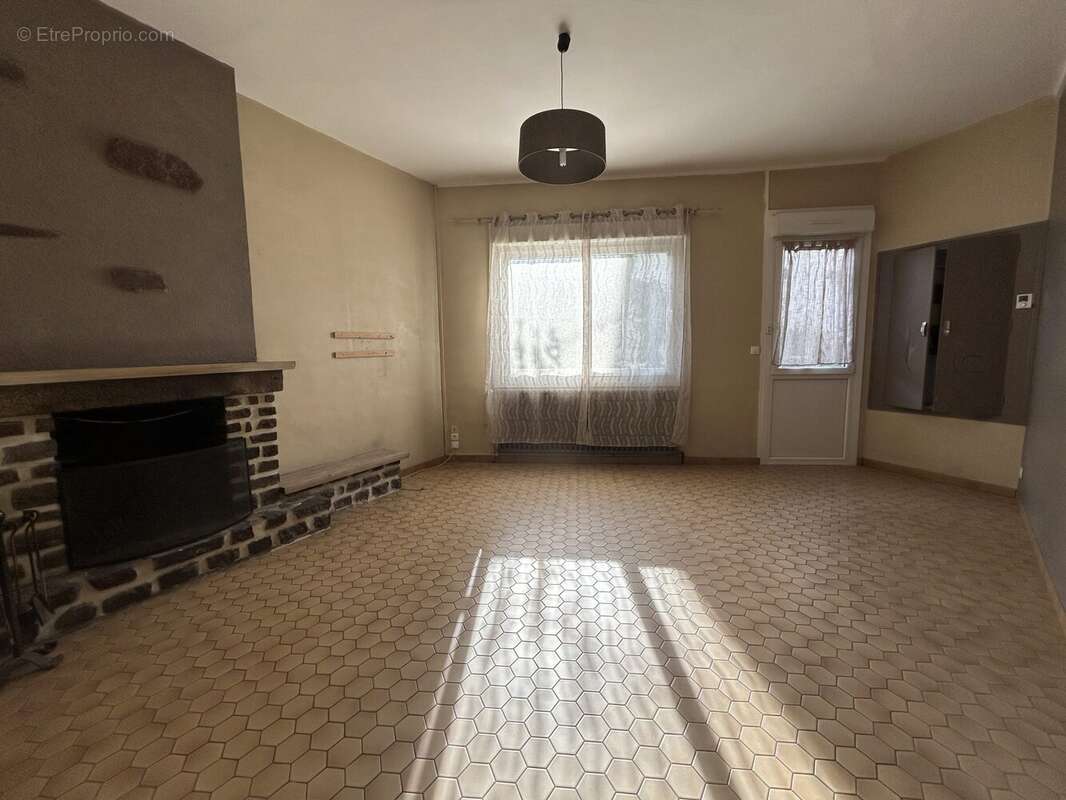 Maison à PONT-D&#039;OUILLY