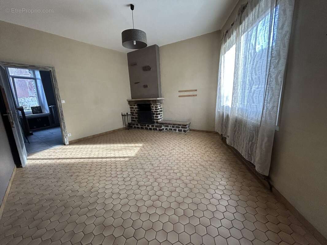 Maison à PONT-D&#039;OUILLY