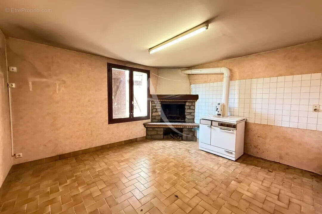 Maison à CHAMPAGNE-LES-MARAIS