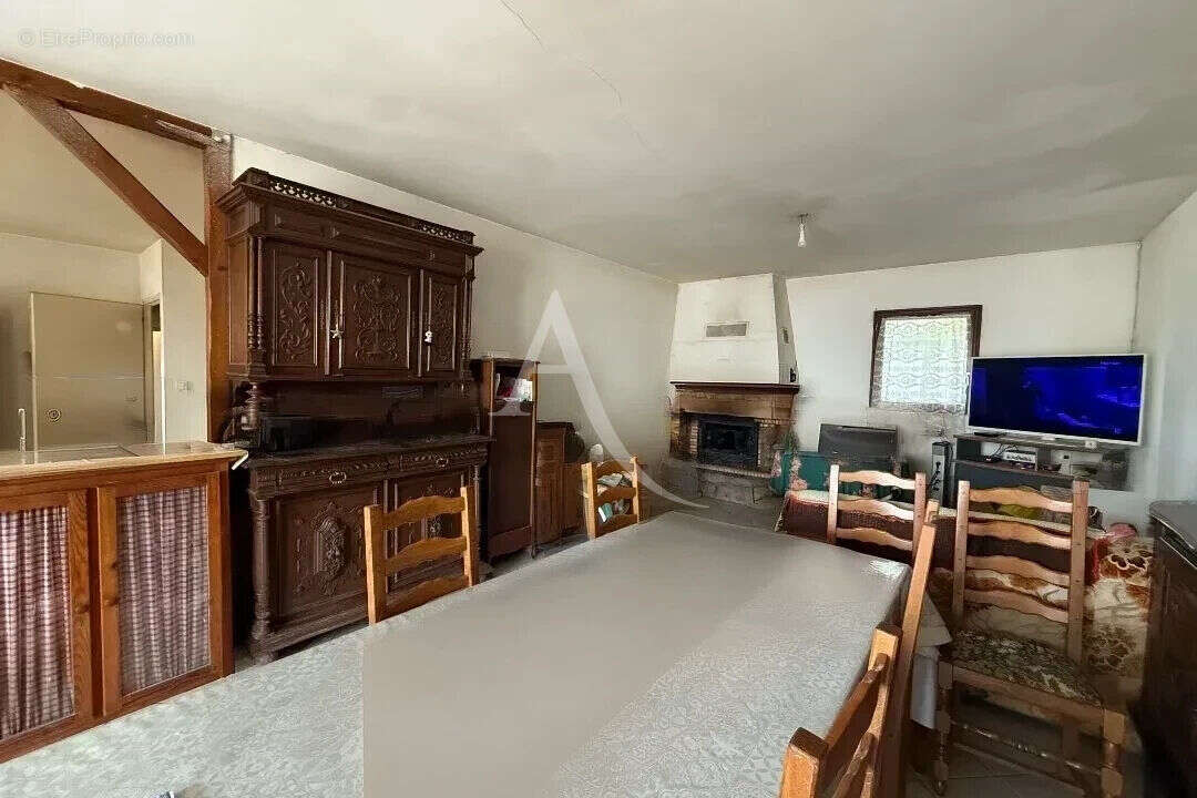 Maison à CHAMPAGNE-LES-MARAIS