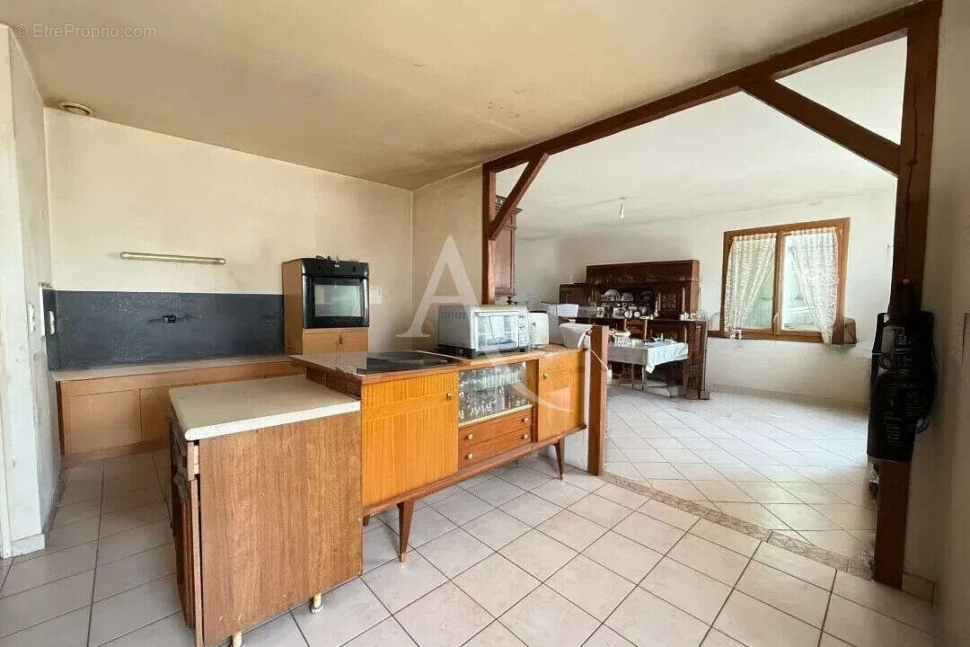 Maison à CHAMPAGNE-LES-MARAIS