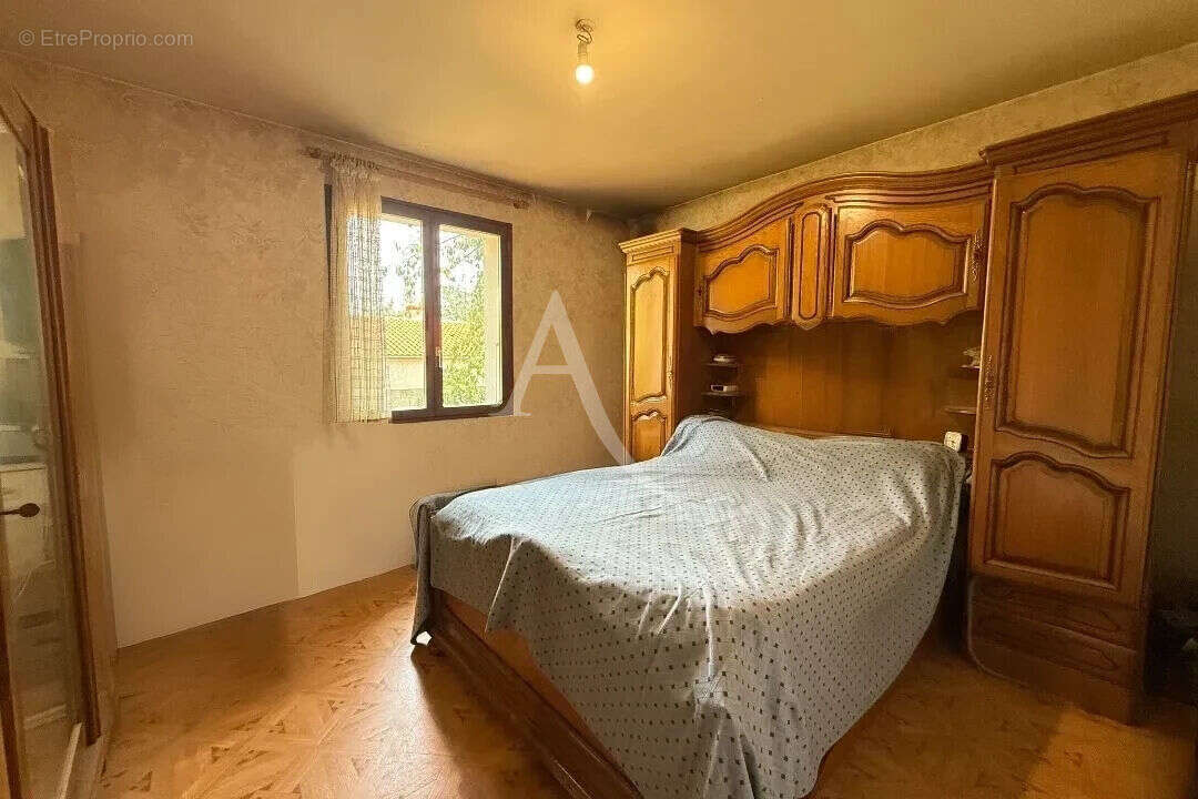 Maison à CHAMPAGNE-LES-MARAIS