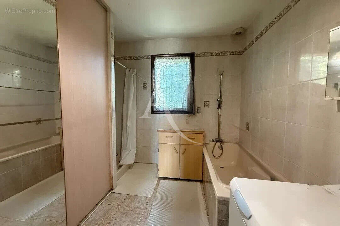 Maison à CHAMPAGNE-LES-MARAIS