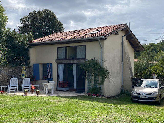 GITE - Maison à CHENAUD