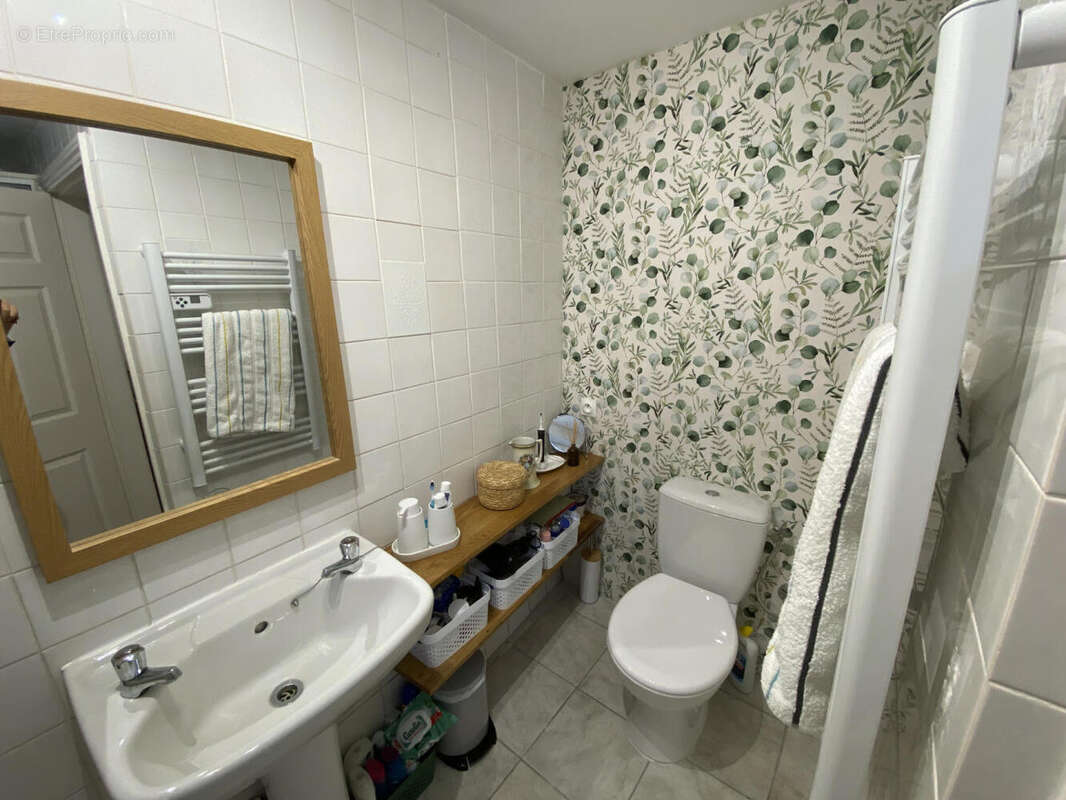 salle d&#039;eau maison - Maison à CHENAUD