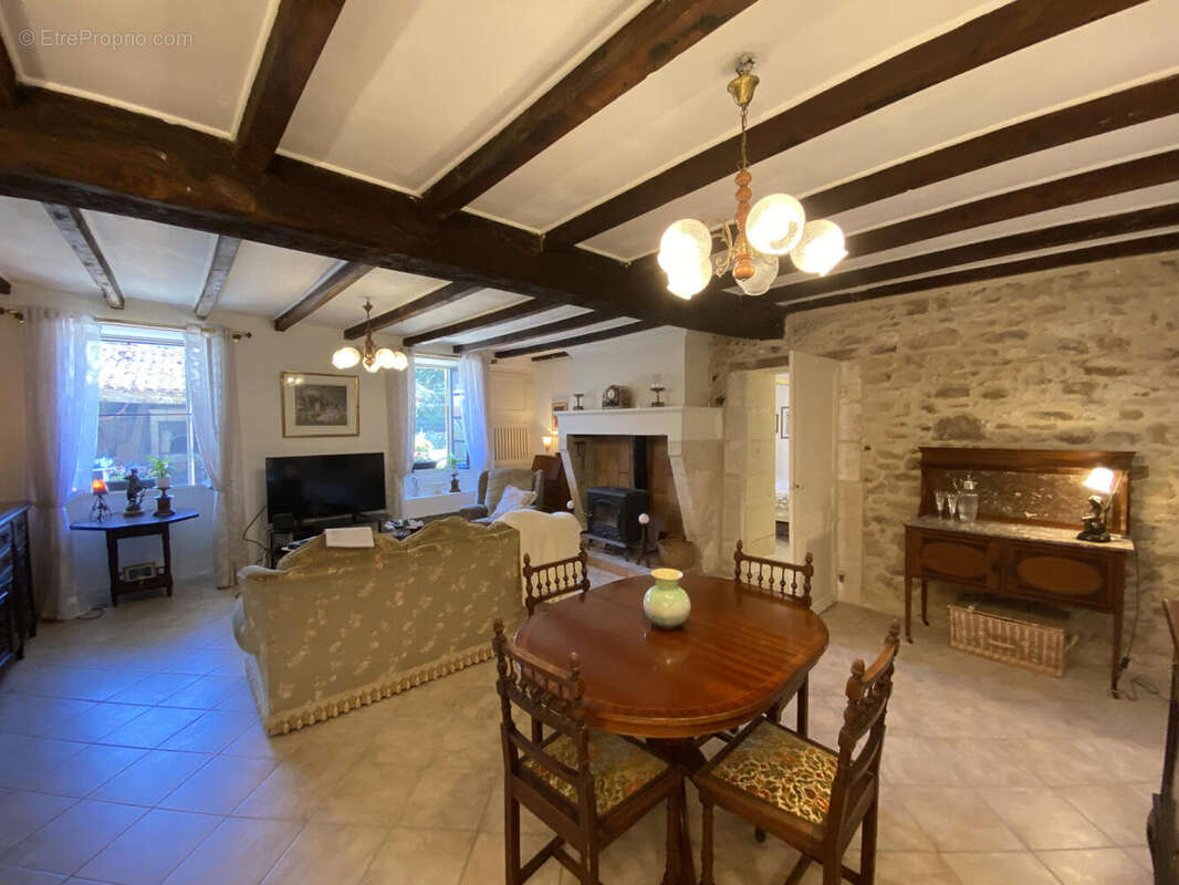 salon maison - Maison à CHENAUD