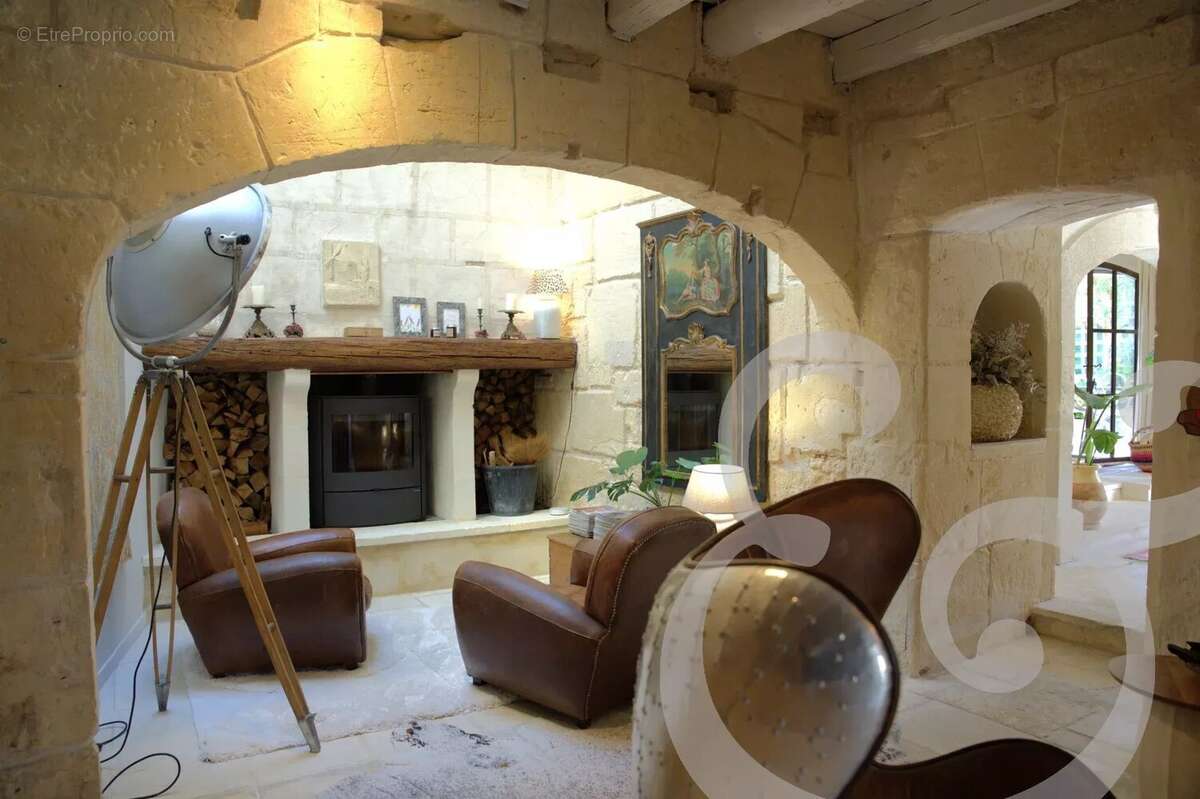 Maison à FONTVIEILLE