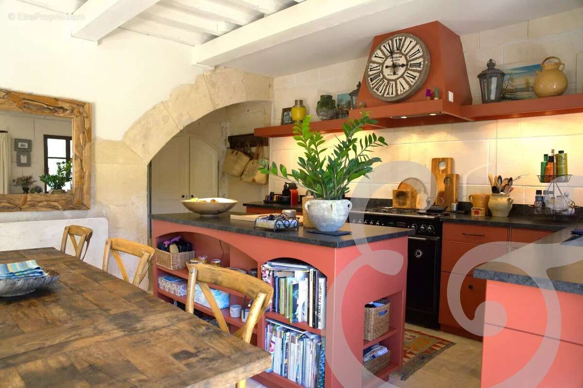 Maison à FONTVIEILLE