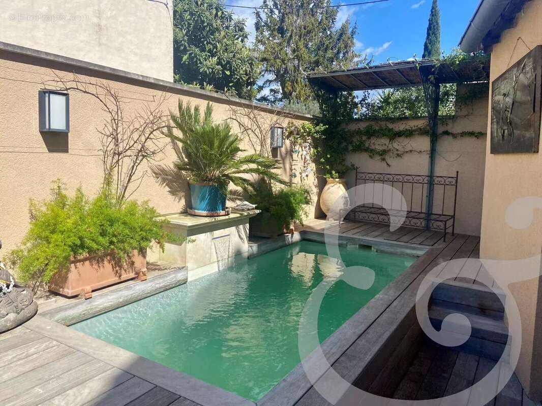 Maison à FONTVIEILLE