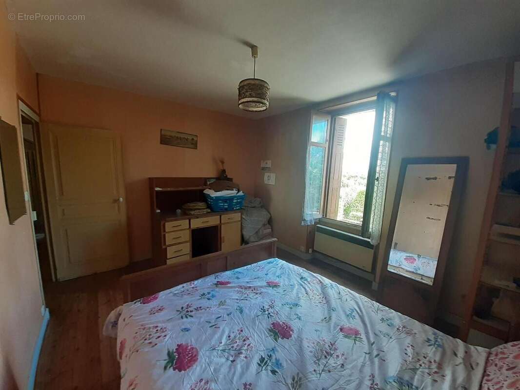   - Maison à SAINTE-VERGE