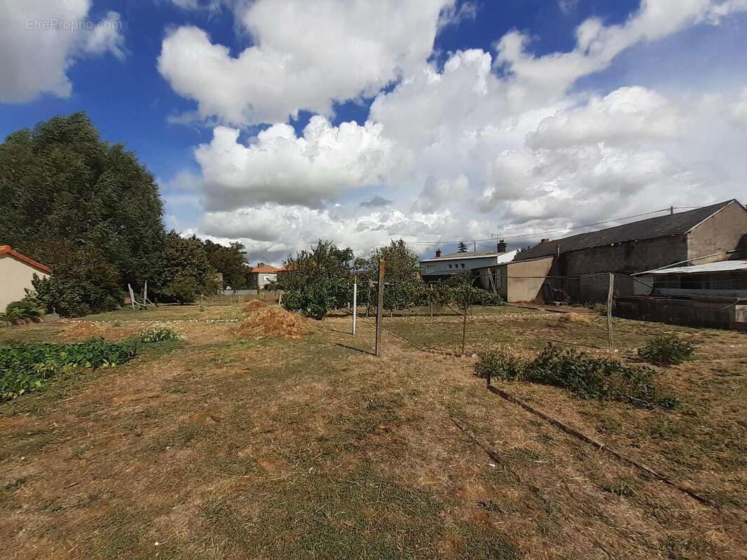   - Maison à SAINTE-VERGE