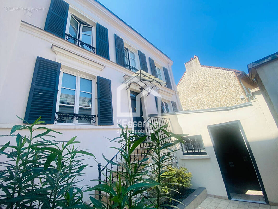 Maison à VERNEUIL-SUR-SEINE