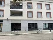 Commerce à PINS-JUSTARET