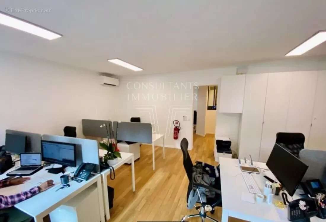 Commerce à PARIS-17E