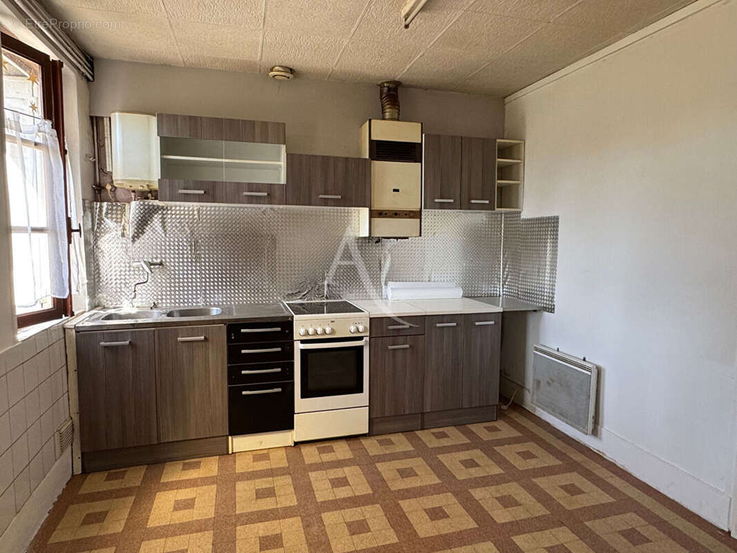 Maison à SELLES-SAINT-DENIS