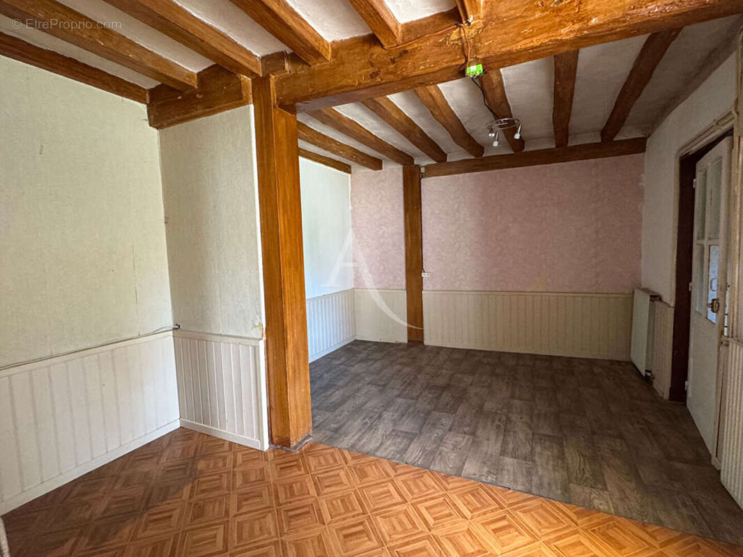 Maison à SELLES-SAINT-DENIS