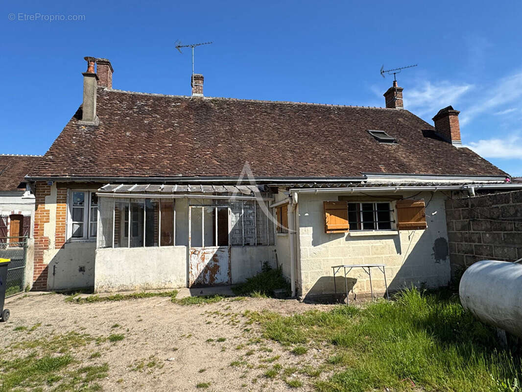 Maison à SELLES-SAINT-DENIS