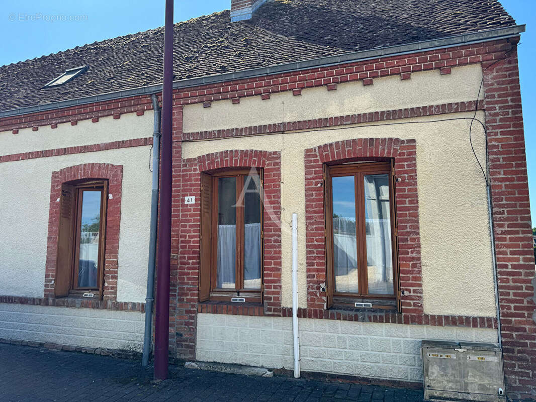 Maison à SELLES-SAINT-DENIS