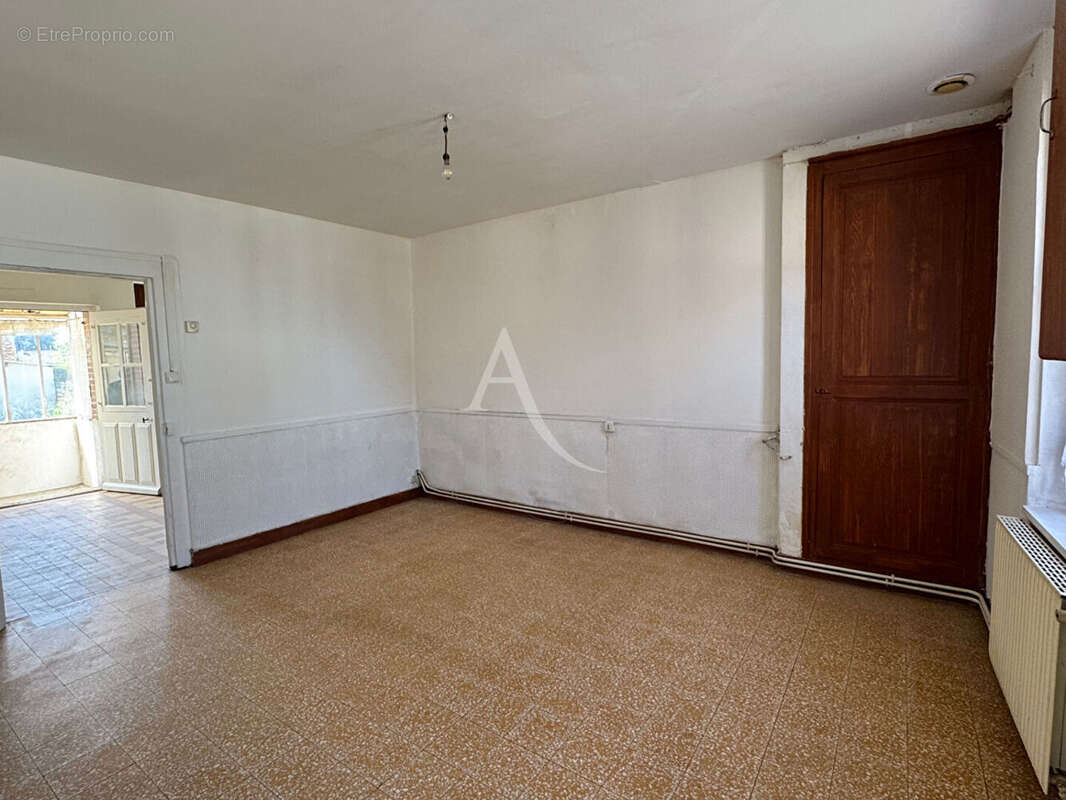 Maison à SELLES-SAINT-DENIS