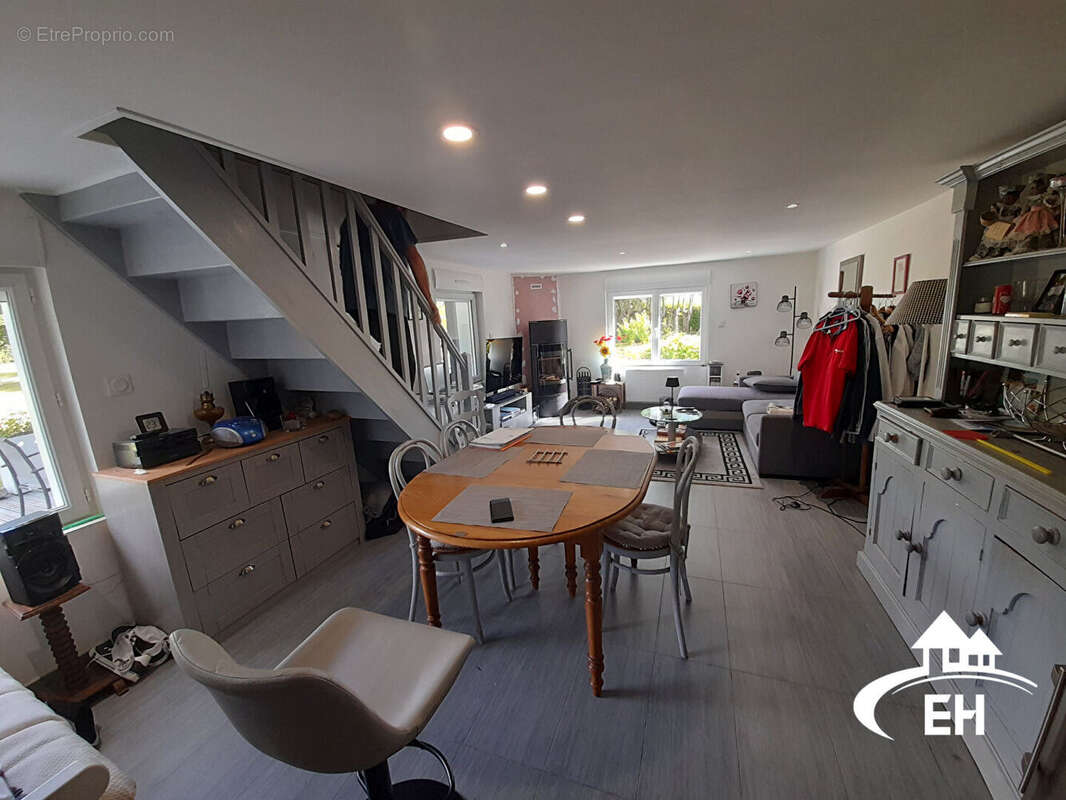 Maison à LA FERTE-FRENEL