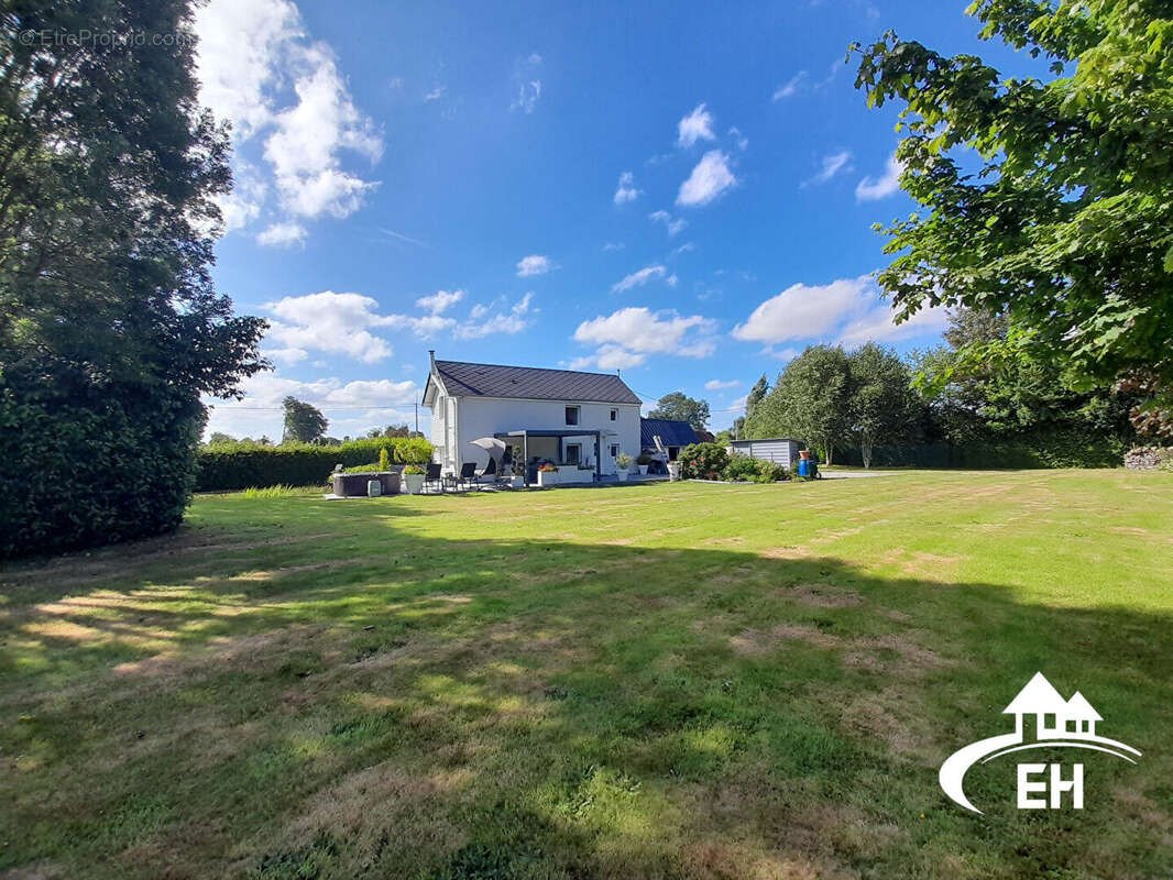 Maison à LA FERTE-FRENEL
