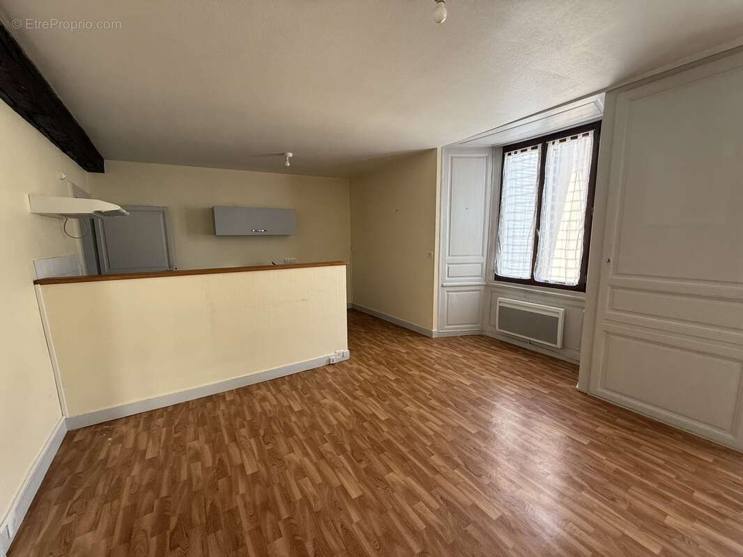 n°1 - Appartement à SAINT-LEONARD-DE-NOBLAT