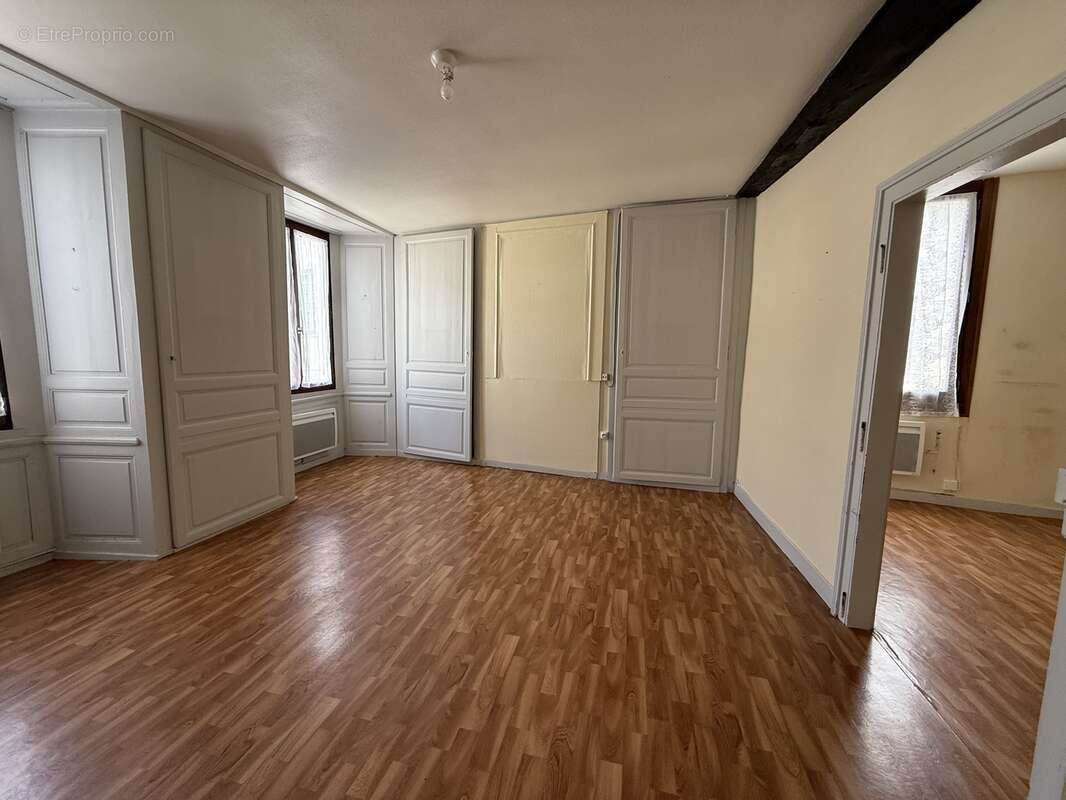 n°8 - Appartement à SAINT-LEONARD-DE-NOBLAT