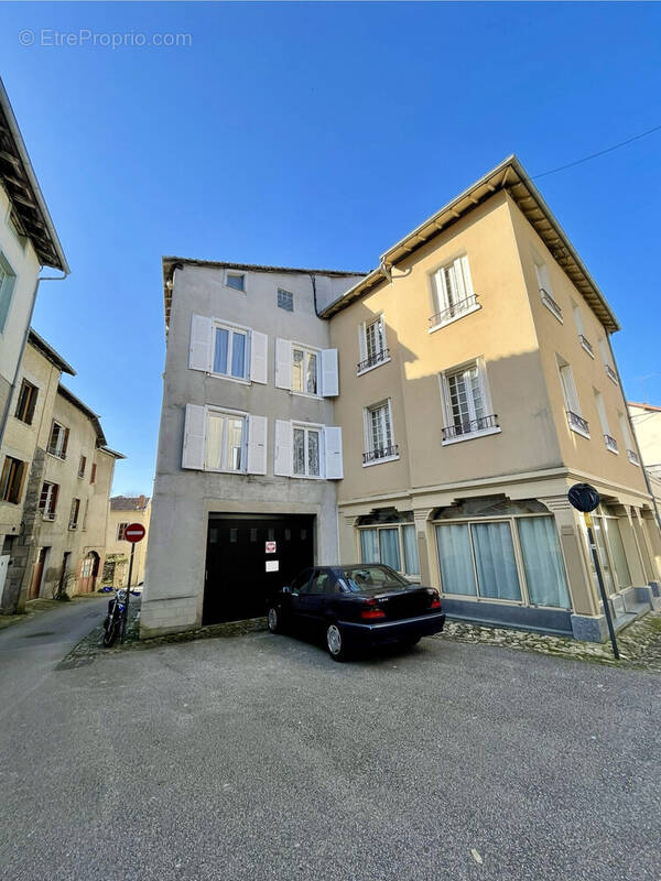 Appartement à SAINT-LEONARD-DE-NOBLAT