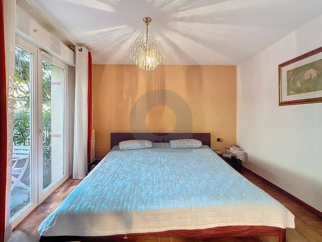 Appartement à EZE