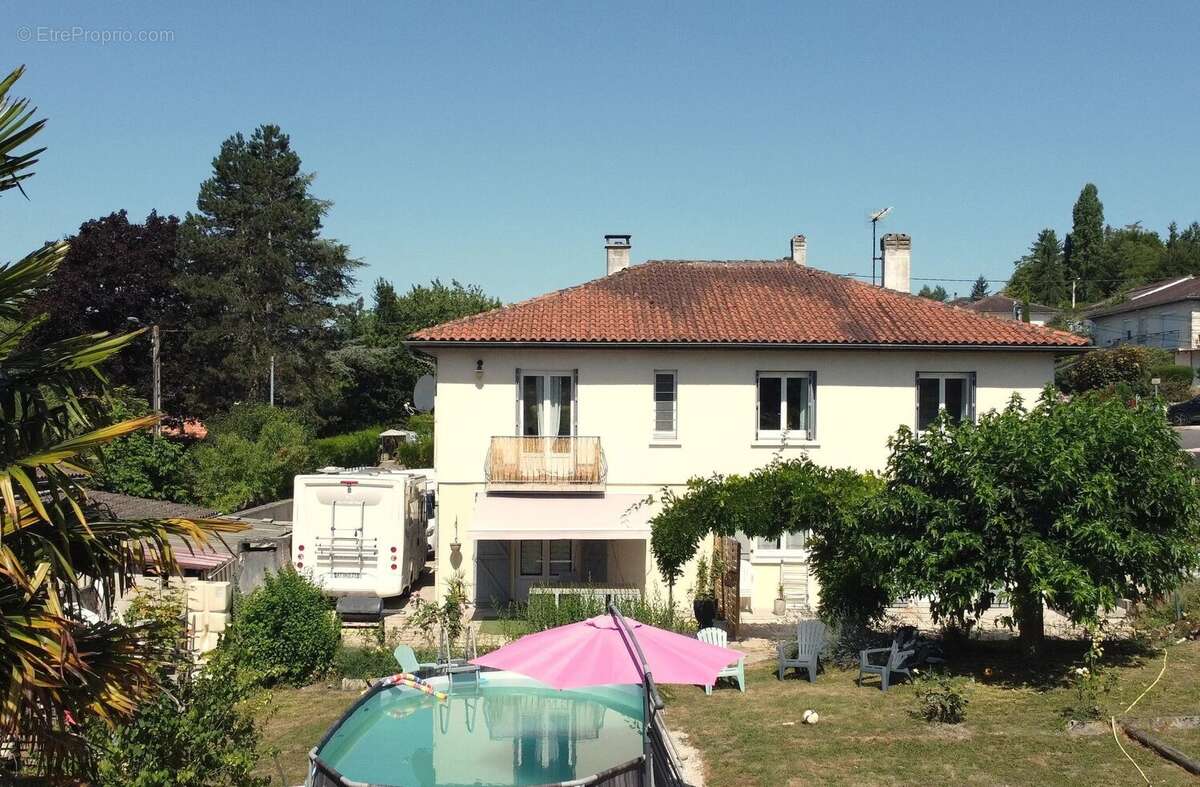 Maison à COURGEAC