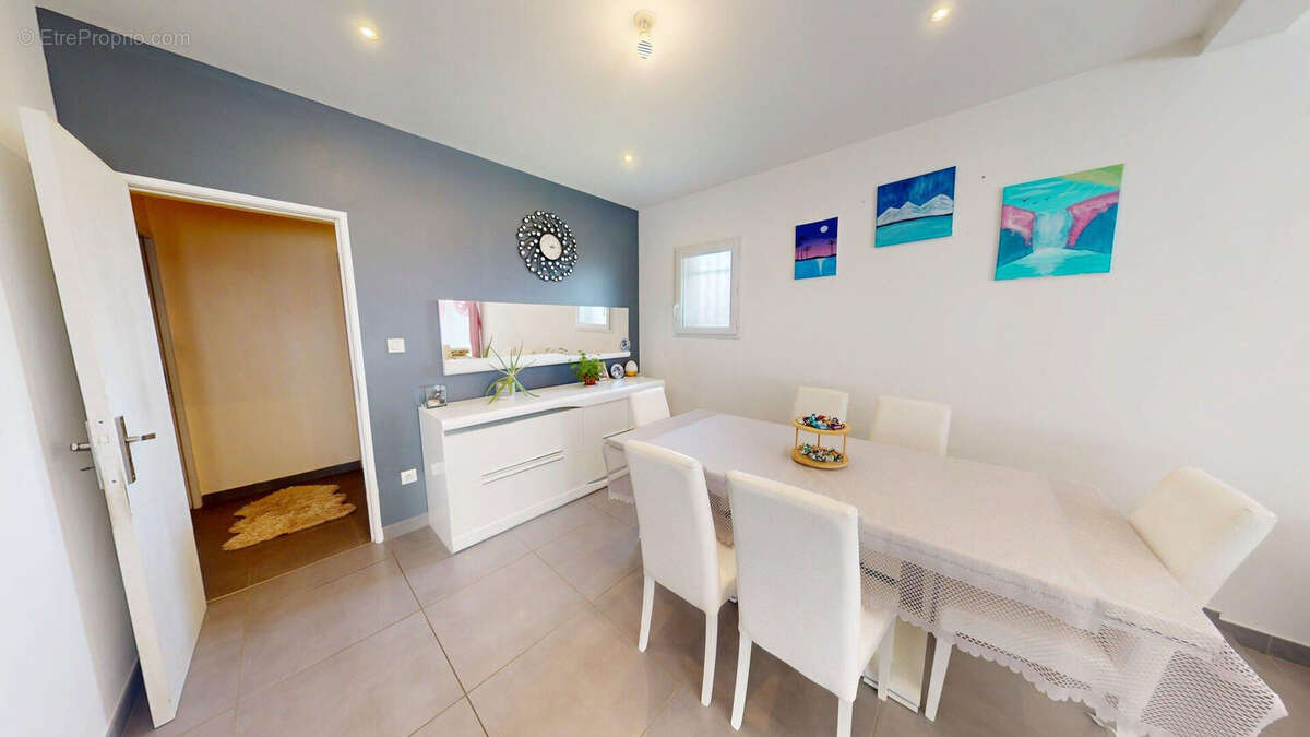 Maison à CHAZELLES-SUR-LYON