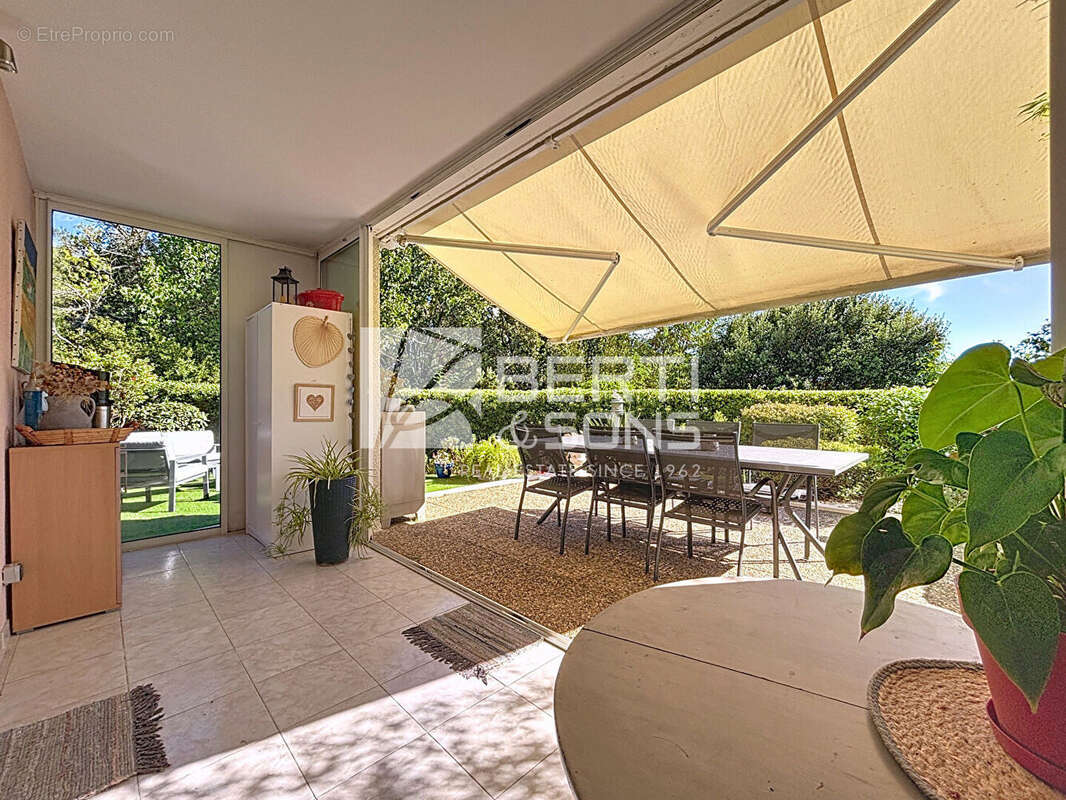 Appartement à MANDELIEU-LA-NAPOULE