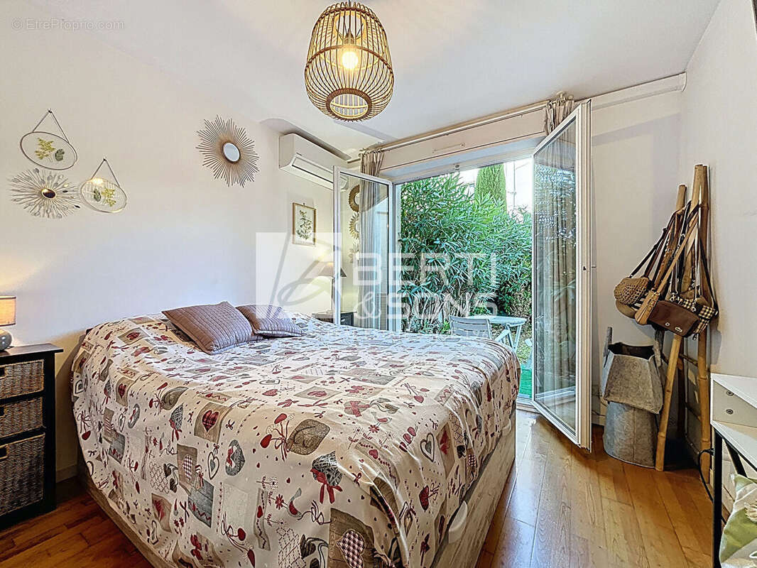 Appartement à MANDELIEU-LA-NAPOULE