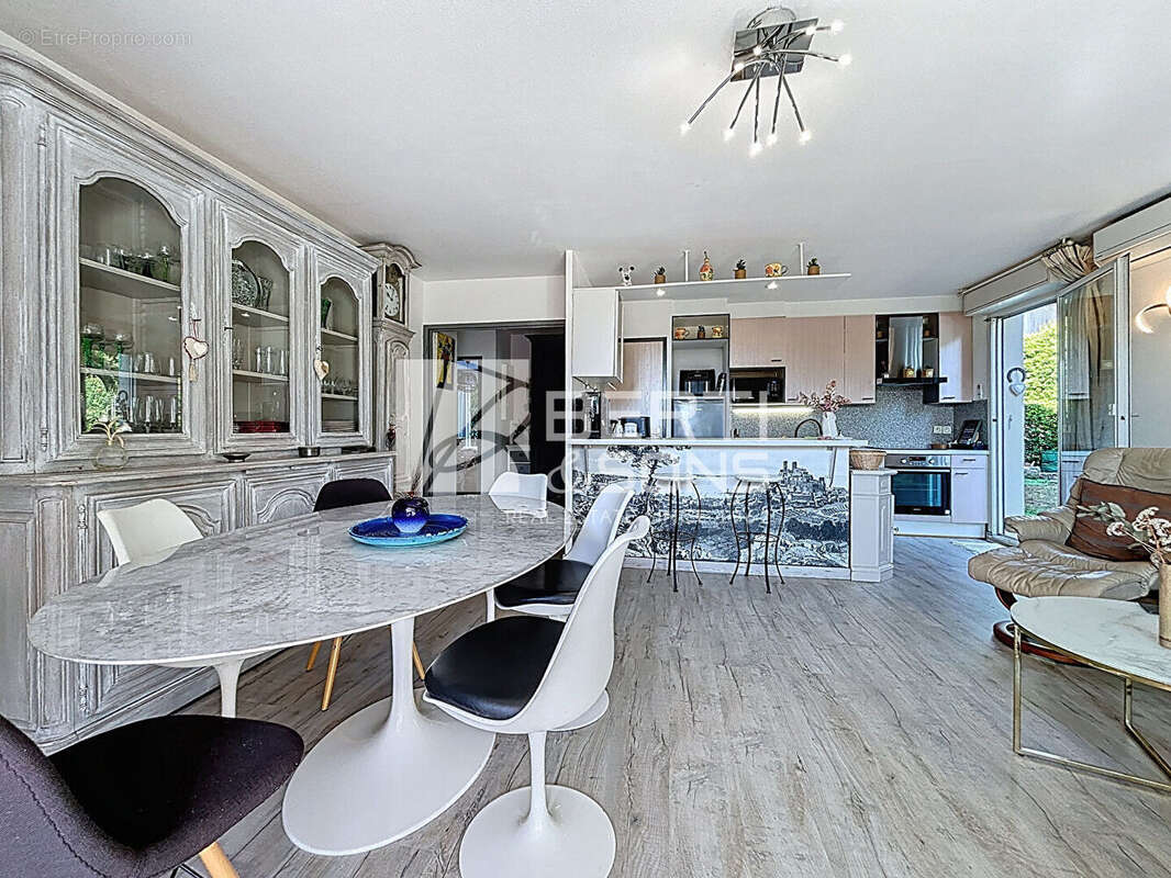 Appartement à MANDELIEU-LA-NAPOULE