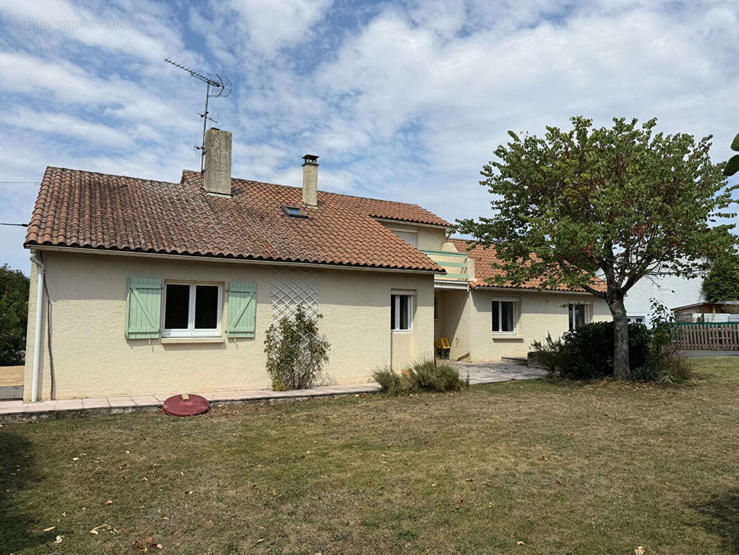 Maison à FONTAINE-LE-COMTE
