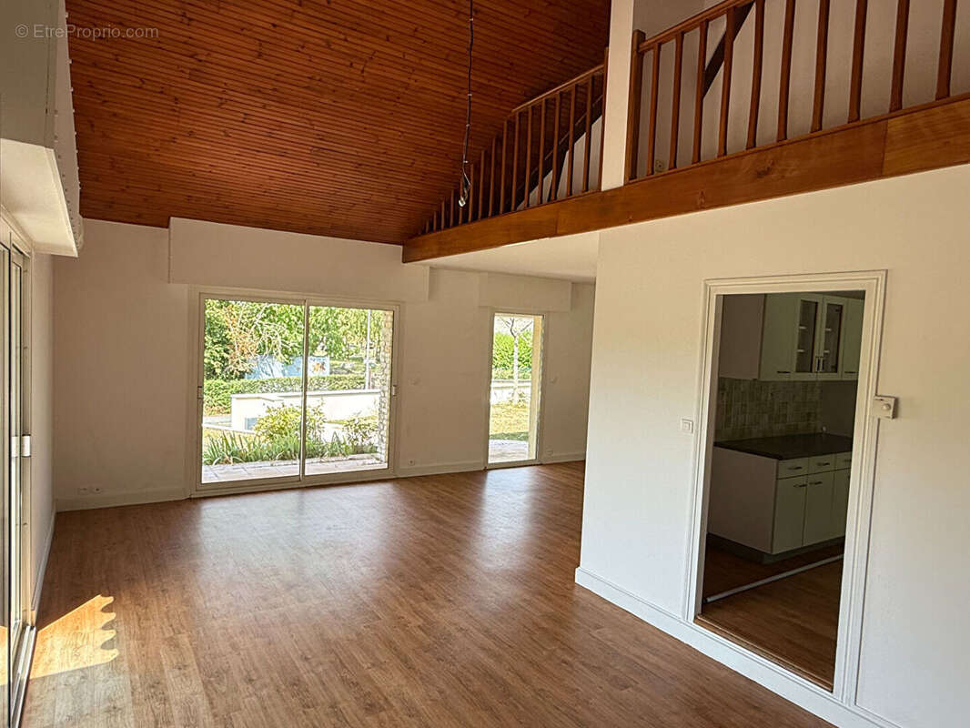 Maison à FONTAINE-LE-COMTE