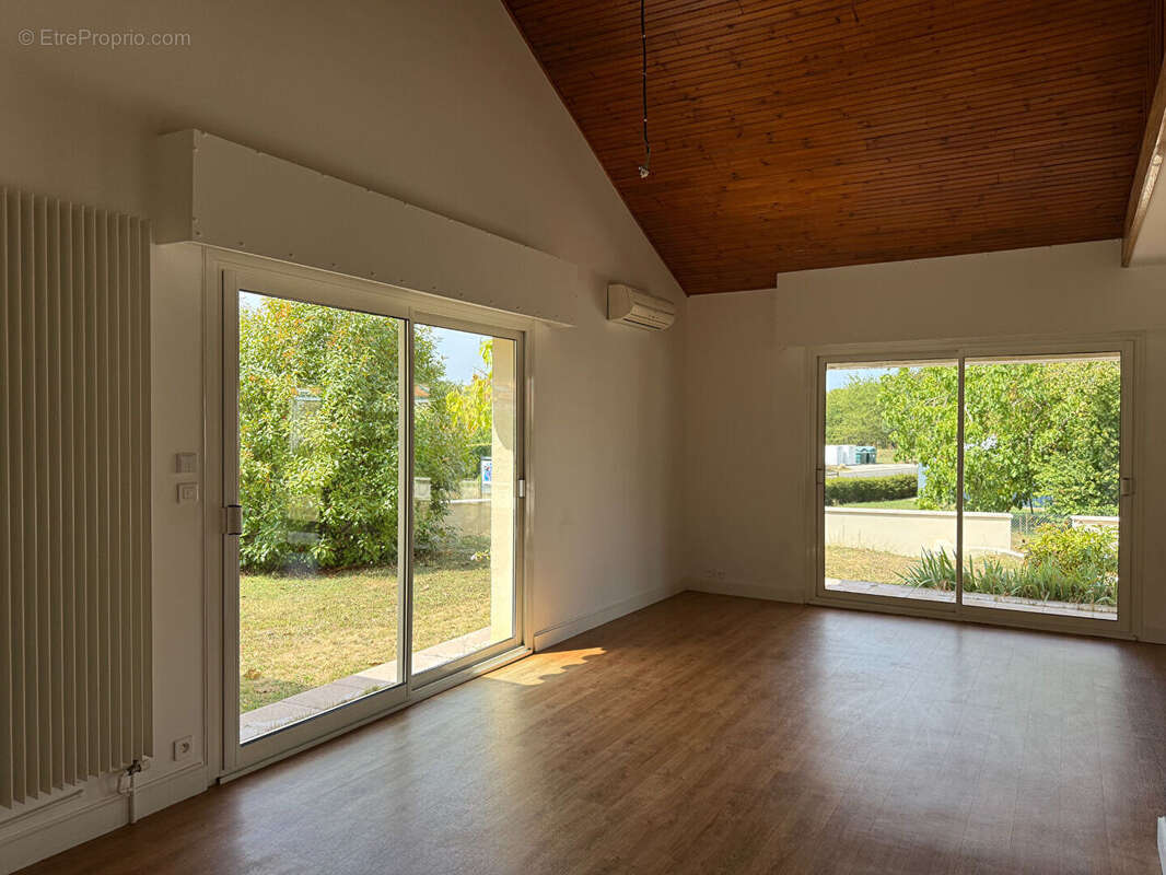 Maison à FONTAINE-LE-COMTE