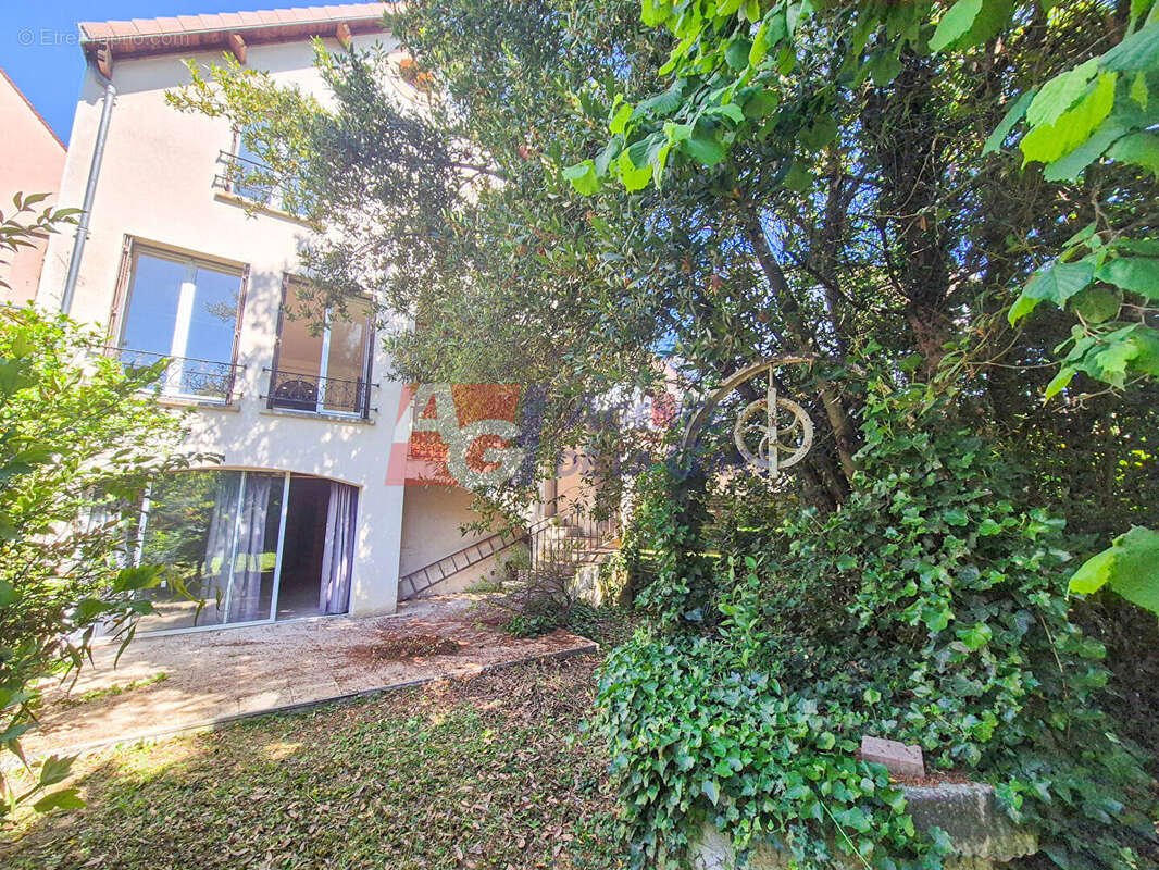 Maison à CARRIERES-SUR-SEINE