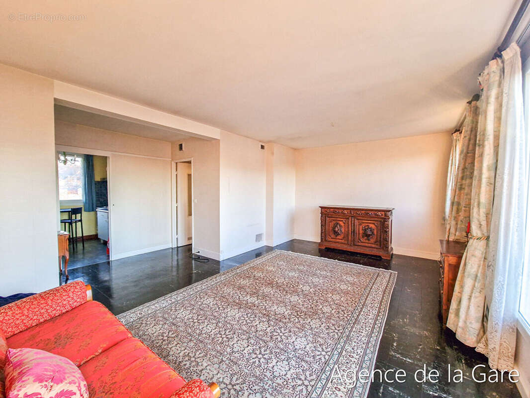 Appartement à LE MESNIL-LE-ROI