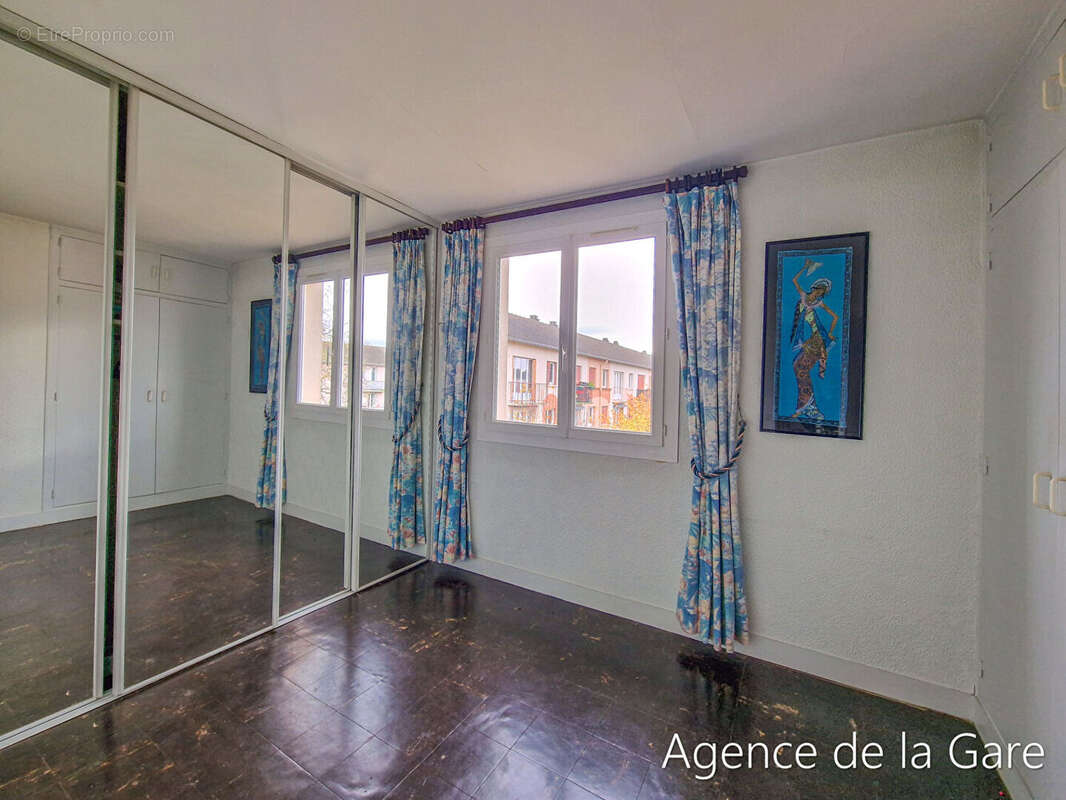 Appartement à LE MESNIL-LE-ROI