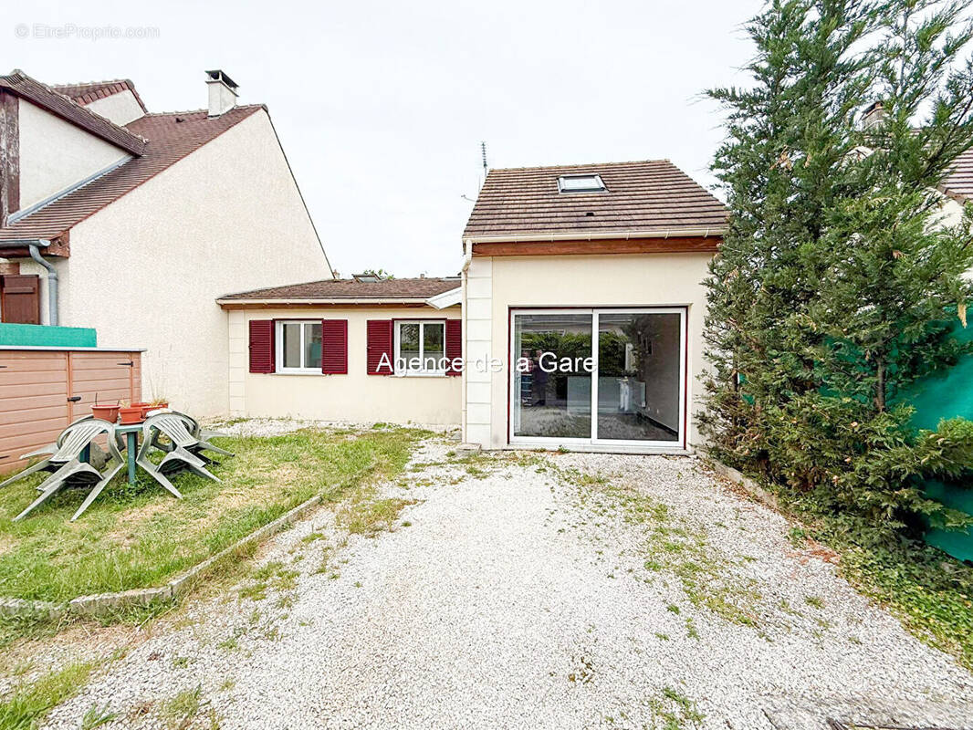 Maison à SARTROUVILLE